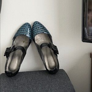 Stylish Black and Blue Women's Shoes. Very good condition, accept need new tops.